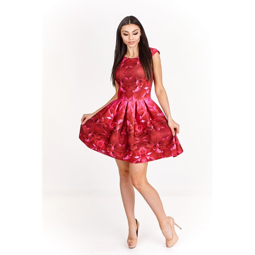 Sukienka Ptakmoda.com czerwona elegancka rozkloszowana z krótkim rękawem w abstrakcyjnym wzorze 