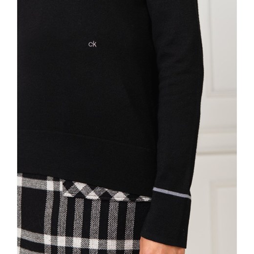 Sweter damski Calvin Klein z dekoltem w serek 