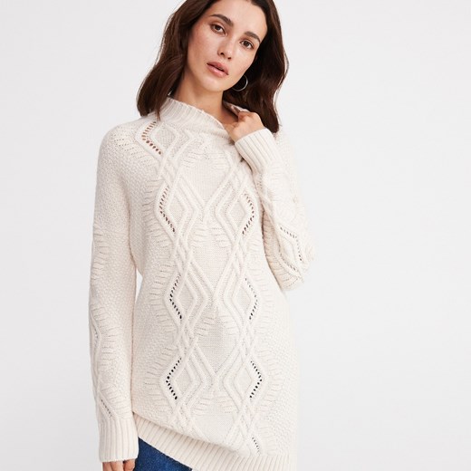 Beżowy sweter damski Reserved gładki na zimę 