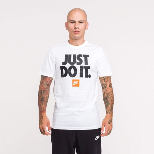 Koszulka sportowa Nike z napisami biała wiosenna 
