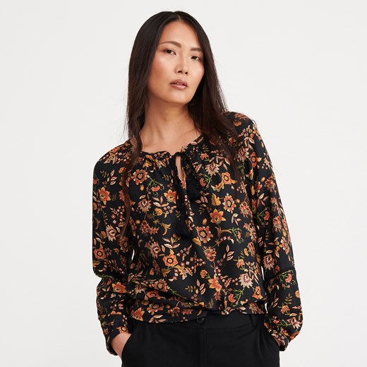 Bluzka damska Reserved z długim rękawem na jesień w kwiaty 