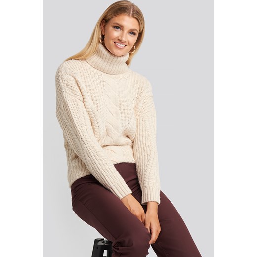 Sweter damski Trendyol bez wzorów casualowy 