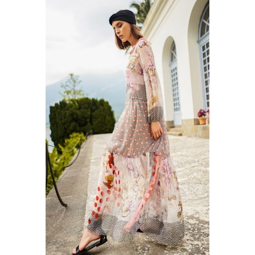 Sukienka Bycabo na spacer z długim rękawem jedwabna w abstrakcyjnym wzorze 