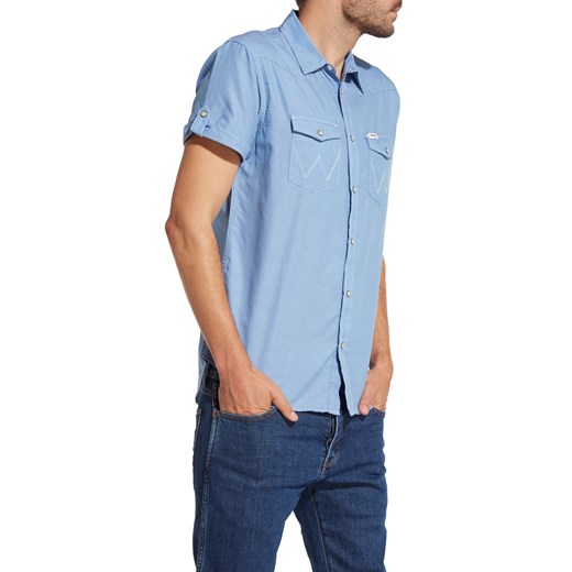 Niebieska koszula męska Wrangler na wiosnę bez wzorów 