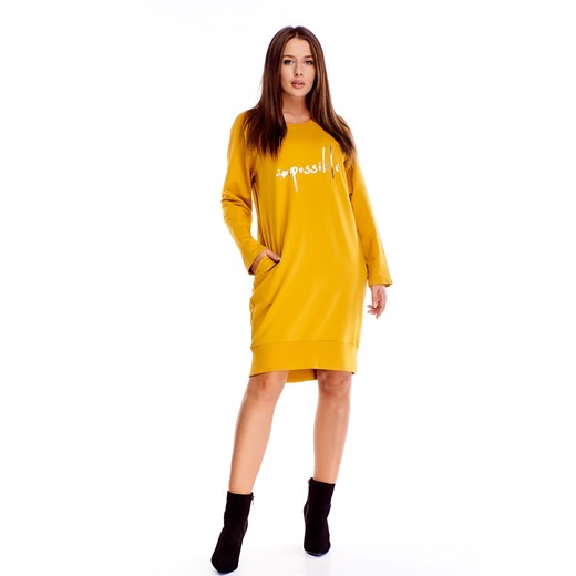Sukienka Ptakmoda.com z długim rękawem żółta z napisami z okrągłym dekoltem dzienna