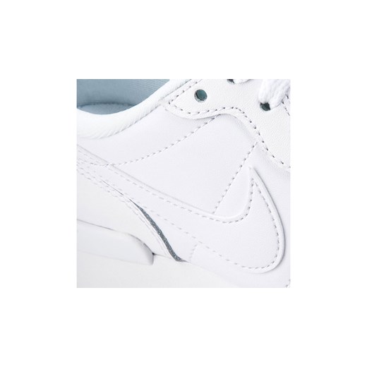 Białe buty sportowe damskie Nike 