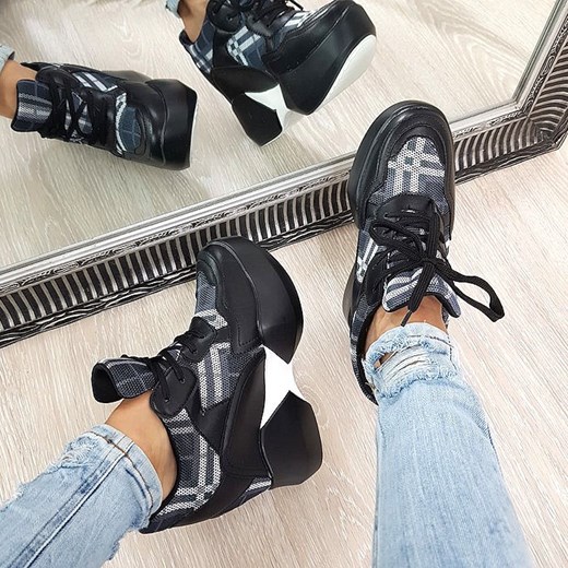 Sneakersy damskie czarne na platformie w kratkę 