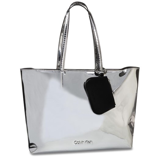 Shopper bag Calvin Klein na ramię srebrna 