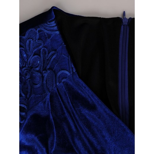 Sukienka Modbis niebieska midi elegancka w serek na sylwestra z długim rękawem 