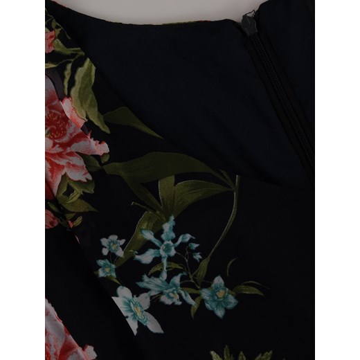 Wzorzysta sukienka z szyfonu 15915, zwiewna kreacja w kwiaty.