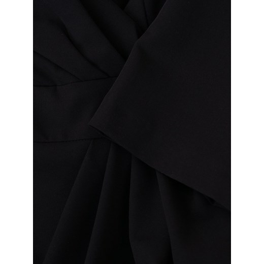 Czarna sukienka w wyszczuplającym fasonie Bonita II, wiosenna kreacja kopertowa.