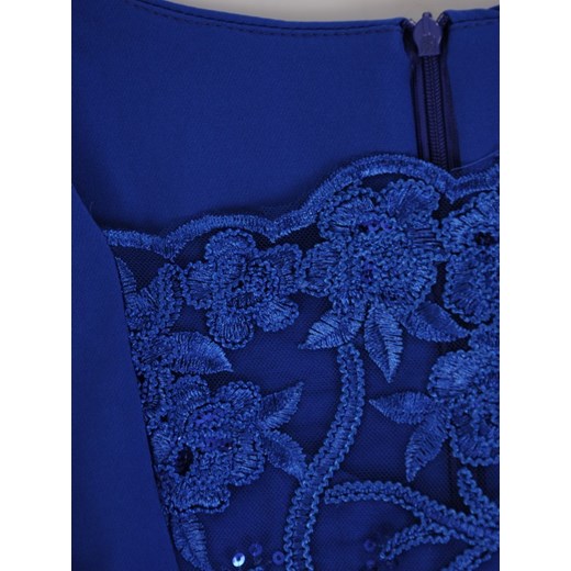 Sukienka niebieska Modbis wyszczuplająca tkaninowa z dekoltem w łódkę na wesele 