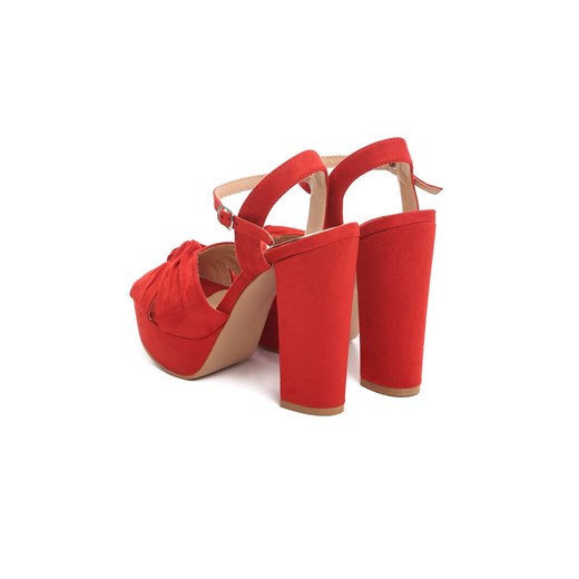 Czerwone sandały damskie Born2be na obcasie eleganckie bez wzorów 