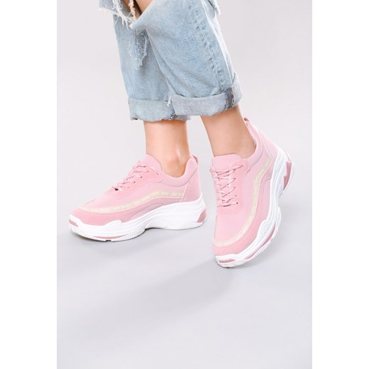 Różowe sneakersy damskie Born2be sznurowane bez wzorów sportowe na koturnie 