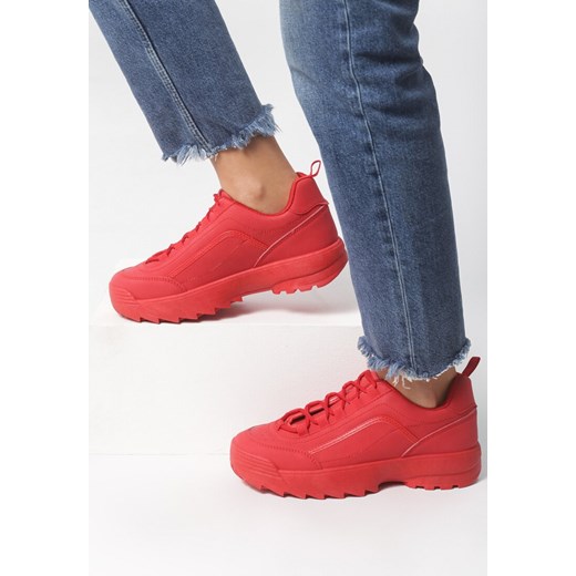 Czerwone buty sportowe damskie Born2be do fitnessu bez wzorów na platformie sznurowane 
