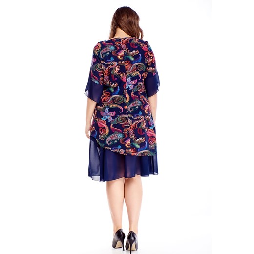 Sukienka granatowa Ptakmoda.com dla puszystych z tkaniny na spacer w abstrakcyjnym wzorze 