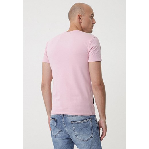 Różowy t-shirt męski Born2be z krótkim rękawem 
