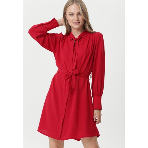 Sukienka czerwona Born2be casual mini z długimi rękawami 