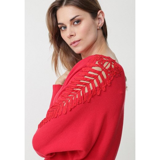 Czerwony sweter damski Born2be z okrągłym dekoltem 