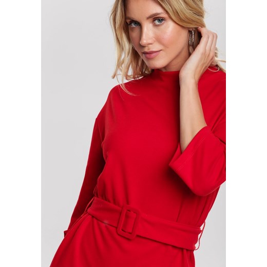 Czerwona sukienka Renee z golfem bez wzorów mini z długimi rękawami 