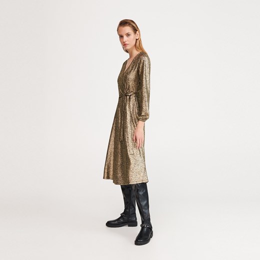 Reserved - Sukienka z błyszczącym wzorem - Złoty Reserved  M 