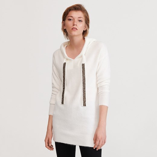 Sweter damski Reserved biały z kapturem 