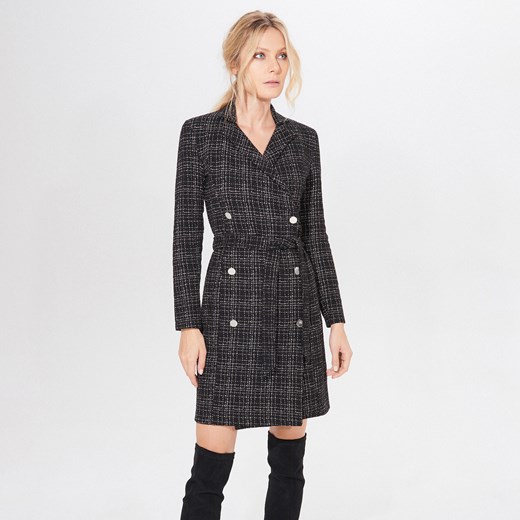 Sukienka Mohito z długimi rękawami w serek biznesowa 