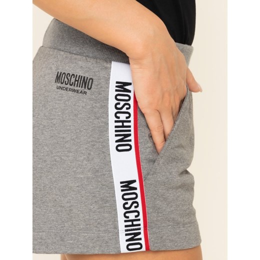 Szorty materiałowe Moschino Underwear & Swim  Moschino Underwear & Swim L MODIVO