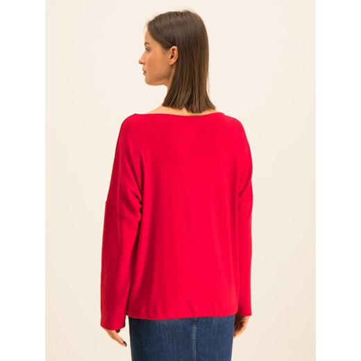 Sweter damski Guess casual czerwony z okrągłym dekoltem 