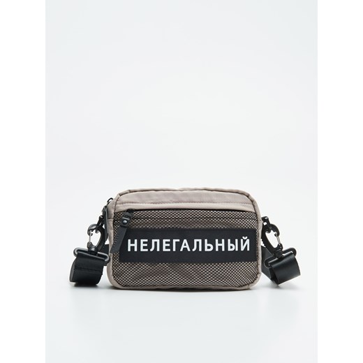 Cropp - Saszetka na ramię z napisem - Beżowy Cropp One Size