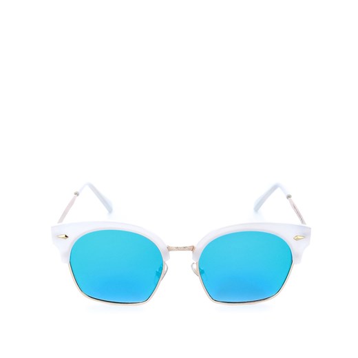 Okulary przeciwsłoneczne z białymi oprawkami i niebieskimi szkłami