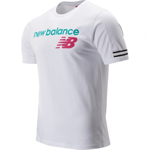 Biała koszulka sportowa New Balance z napisami 
