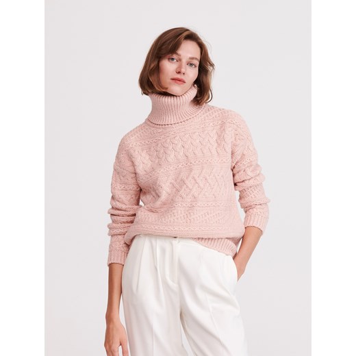 Sweter damski Reserved bez wzorów różowy z golfem 