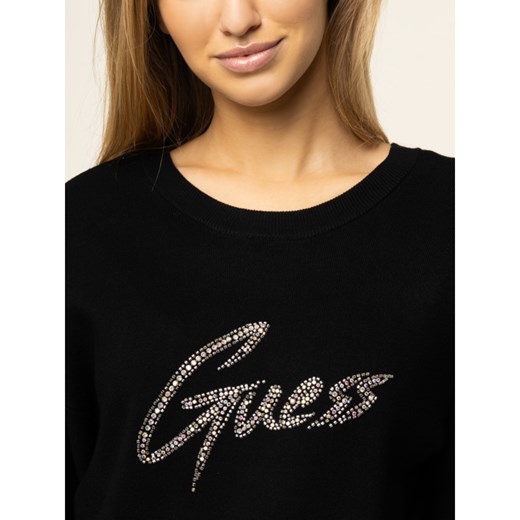 Sweter damski czarny Guess z okrągłym dekoltem z napisami casual 