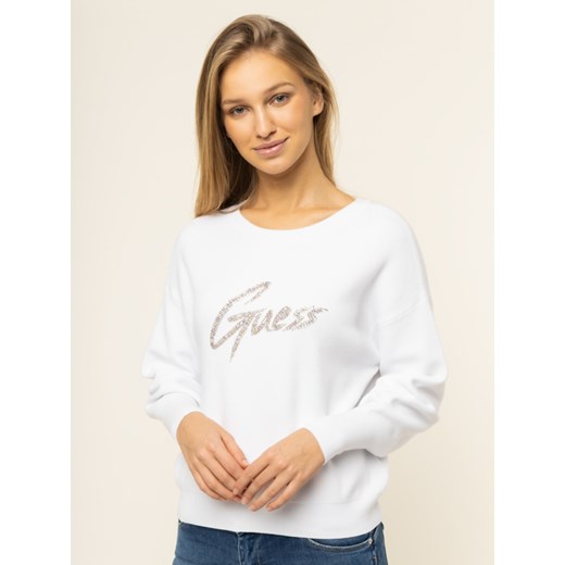 Biały sweter damski Guess z napisami z okrągłym dekoltem 