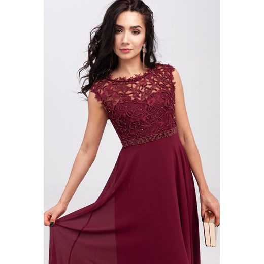 Sukienka czerwona z okrągłym dekoltem elegancka rozkloszowana maxi koronkowa 