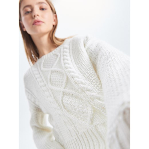 Sweter damski Cropp z okrągłym dekoltem 