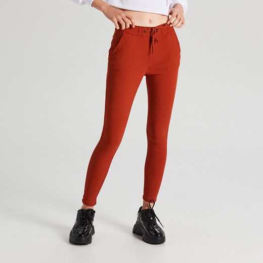 Czerwone spodnie damskie Cropp bez wzorów 