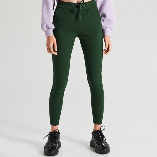 Spodnie damskie Cropp zielone casualowe bez wzorów 