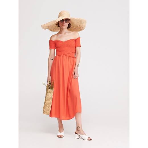 Reserved - Sukienka z odkrytymi ramionami - Pomarańczowy