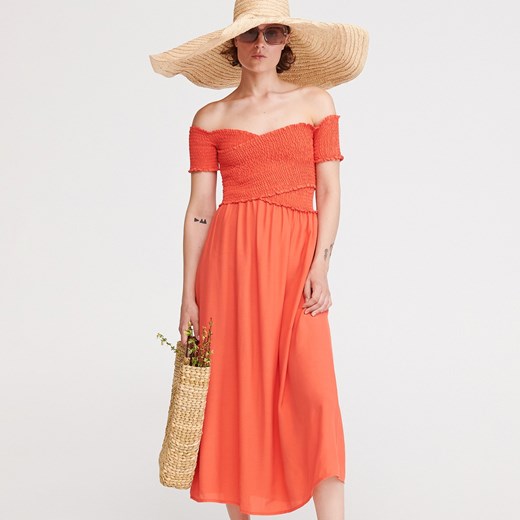 Reserved - Sukienka z odkrytymi ramionami - Pomarańczowy