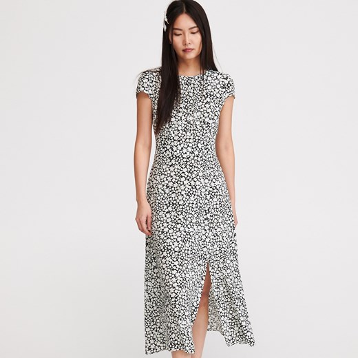Sukienka Reserved wielokolorowa z krótkimi rękawami prosta w abstrakcyjnym wzorze na spacer z okrągłym dekoltem 