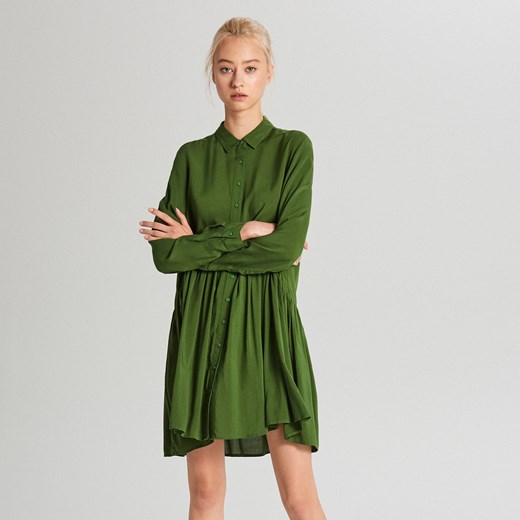 Cropp sukienka na uczelnię mini zielona oversize bez wzorów z kołnierzykiem 