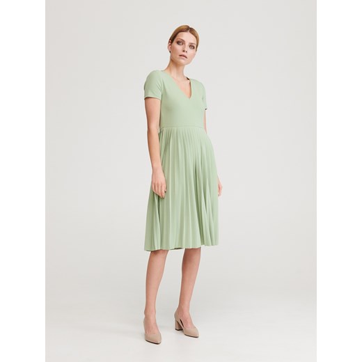Reserved - Sukienka z plisowanym dołem - Zielony  Reserved XL 