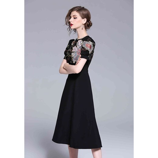 Sukienka czarna Kobiecy Szyk elegancka z krótkim rękawem midi na sylwestra 