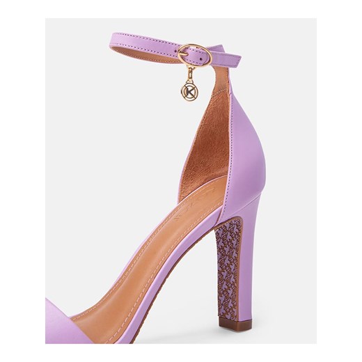 Skórzane sandały w kolorze liliowym