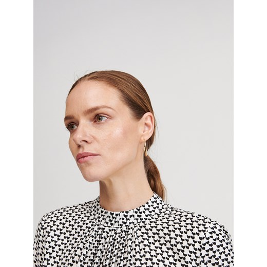 Bluzka damska szara Reserved z okrągłym dekoltem w abstrakcyjne wzory 