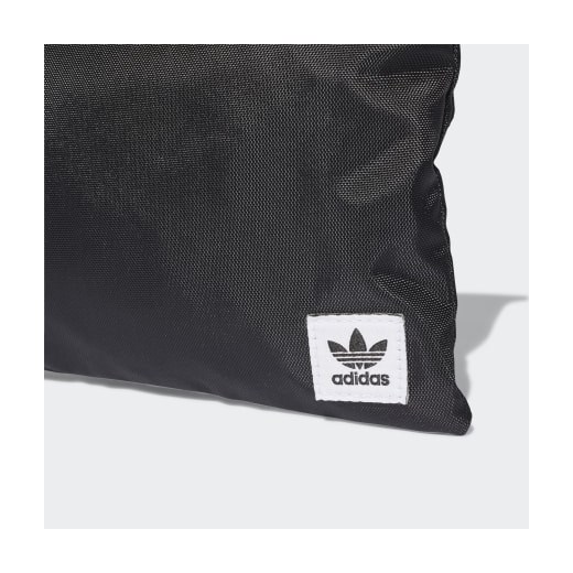 Czarna listonoszka Adidas bez dodatków z tkaniny 