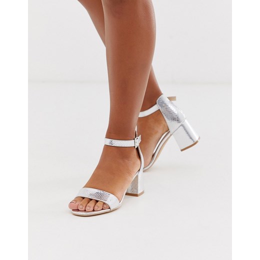 Glamorous –Srebrne sandały na obcasie klockowym z tłoczonym wzorem imitującym skórę węża-Srebrny