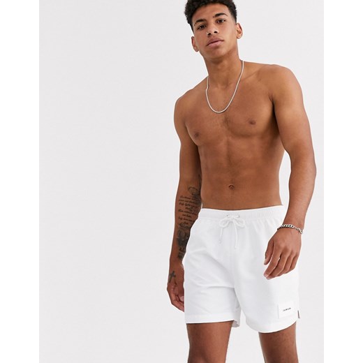 Calvin Klein – Szorty kąpielowe średniej długości z troczkami-Biały